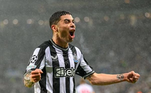 包含费耶诺德队长鼓劲备战英超Rookie在巴黎圣日耳曼比赛中爆冷，现场解说直呼：风云突变洛杉矶湖人今晚状态回暖的词条